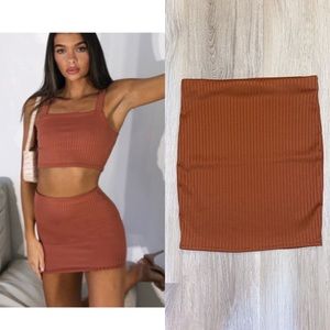 PrettyLittleThing Ribbed Mini Skirt (color Rust)